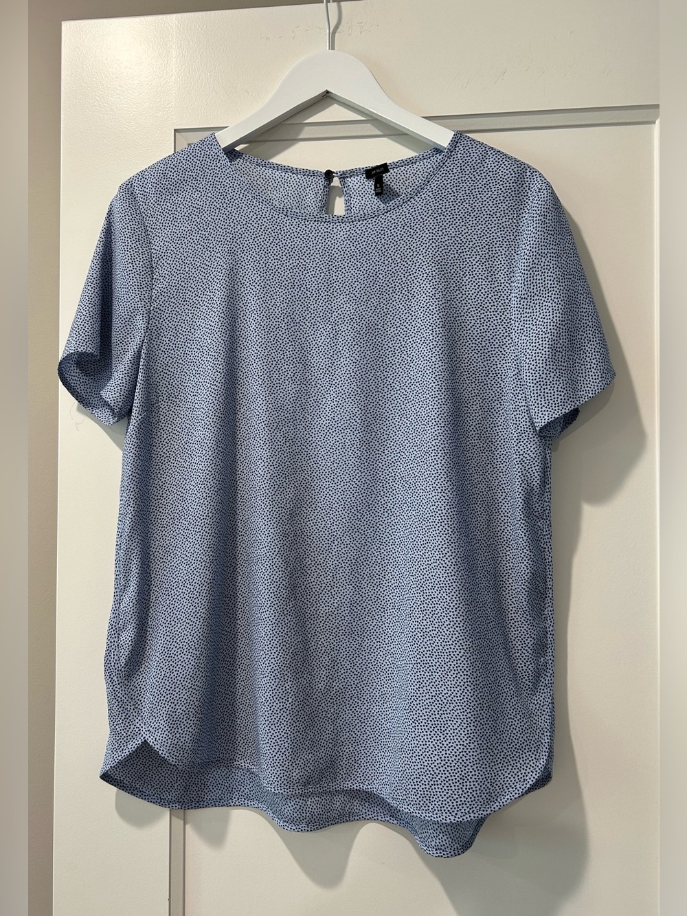 Ann Taylor Short Sleeve Blouse in Blue Size M